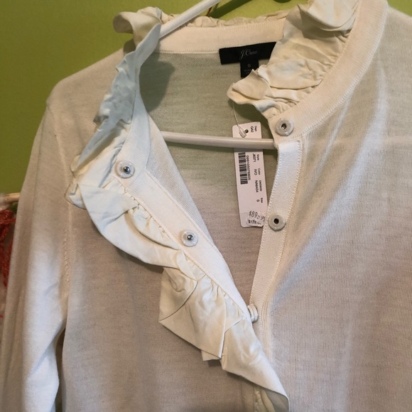 🏷️ j.crew cream color ruffle button snap cardigan - Picture 9 of 16